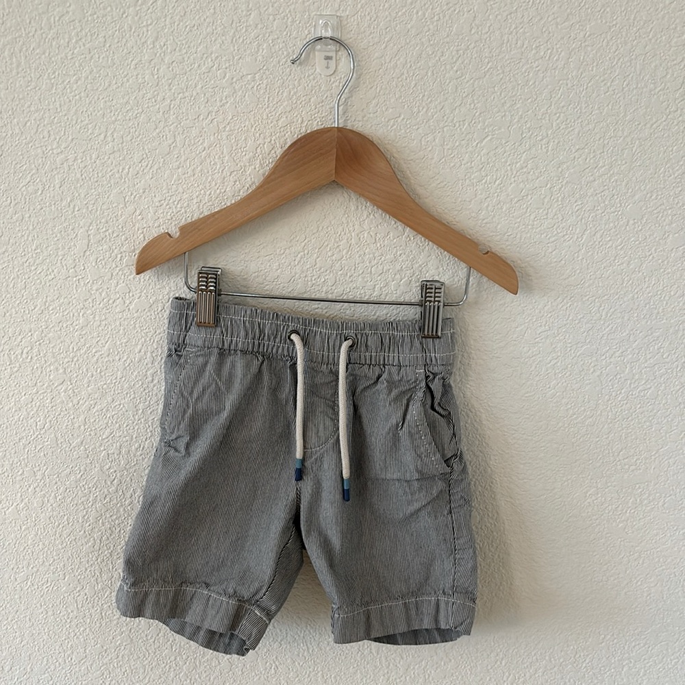 GAP kids XS (4-5) striped shorts